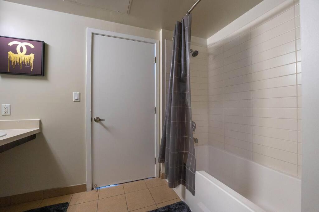 June Specials- Suite Spot Dtla- Free Parking For One Car! ลอสแอนเจลิส ภายนอก รูปภาพ